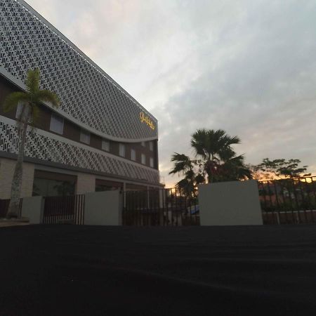 Grand Kolopaking Hotel Kebumen Esterno foto