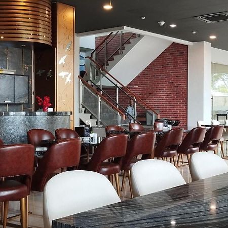 Grand Kolopaking Hotel Kebumen Esterno foto